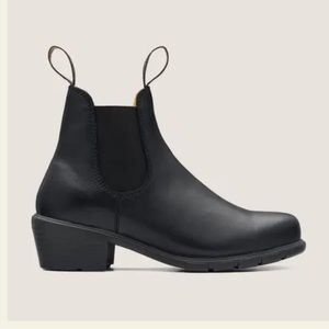 Black Heeled Blundstones